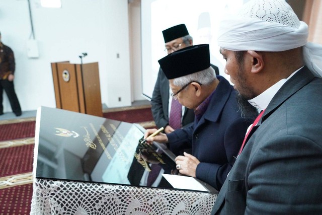 Wakil Presiden Ma'ruf Amin meresmikan Masjid Istiqlal Osaka. Foto: BPMI Setwapres