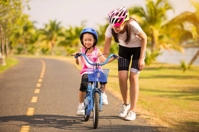 Ilustrasi Anak Bersepeda Pakai Helm.
 Foto: Shutterstock