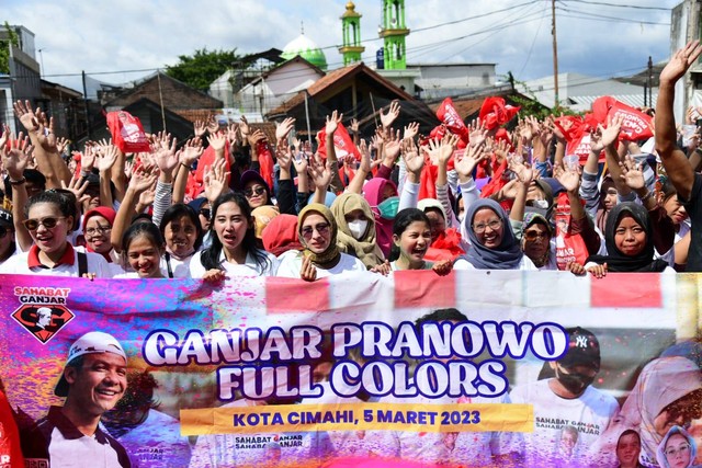 Semarak "Ganjar Pranowo Full Colors" yang digelar Sahabat Ganjar di Kecamatan Cimahi Tengah, Kota Cimahi, Jawa Barat pada Minggu (5/3). Foto: Dok. Istimewa