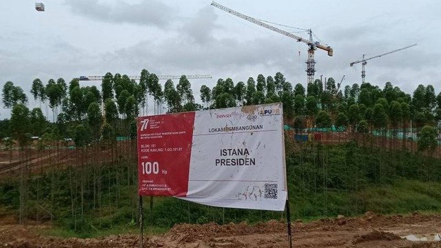 Pengerjaan pembangunan Istana Presiden di KIPP IKN Nusantara di Kecamatan Sepaku, Kabupaten Penajam Paser Utara, Provinsi Kalimatan Timur. Foto: Bagus Purwa/ANTARA