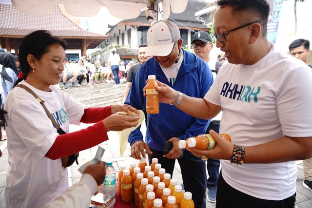 Pelaku UMKM diberi ruang untuk promosikan produk di kegiatan Jalan Sehat Bersama BUMN di Salatiga. Foto: istimewa