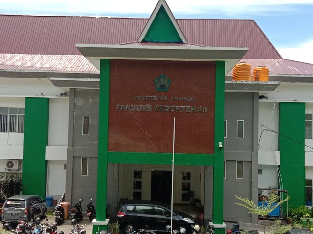 Gedung Fakultas Kedokteran Universitas Khairun Ternate. Foto: Nurkholis Lamaau/cermat