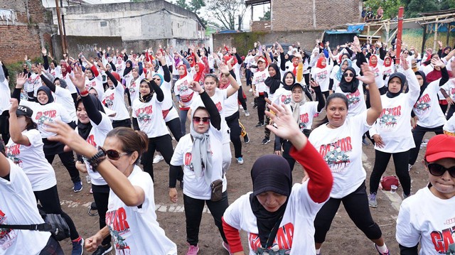 Sahabat Ganjar saat menggelar senam sehat di Kecamatan Rancasari, Kota Bandung. Foto: Dok. Istimewa