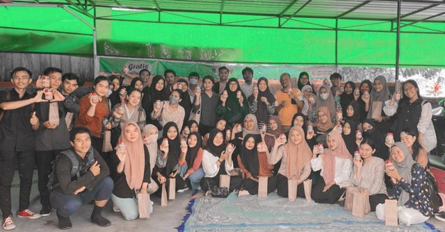 Kuliah lapangan mahasiswa PGSD FKIP UMPR ke rumah produksi Roemah Rempah dan Roemah Renyah (4/3)