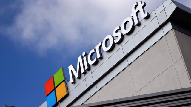 Iilustrasi cara update Microsoft Office. Foto: Lucy Nicholson/Reuters