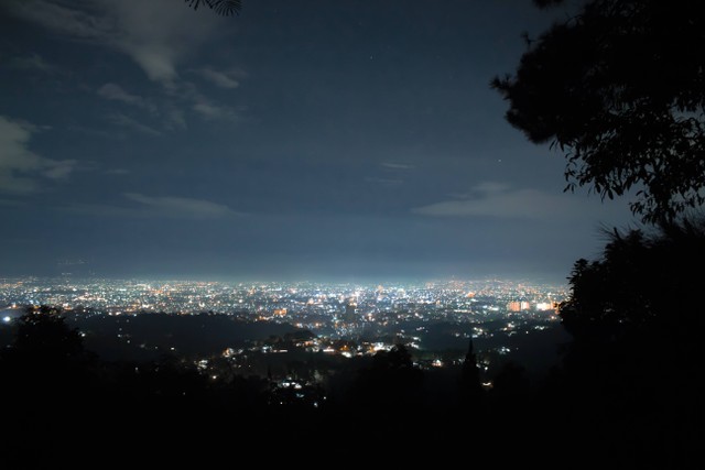 Tempat Bagus di Bandung Malam Hari, Foto Hanya Ilustrasi: Unsplash/Mikazuki Nisshoku