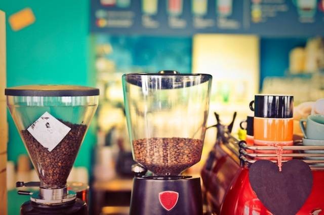 Inspirasi nama mesin kopi otomatis yang digunakan di beanspot medium consept, sumber foto: pexels.com