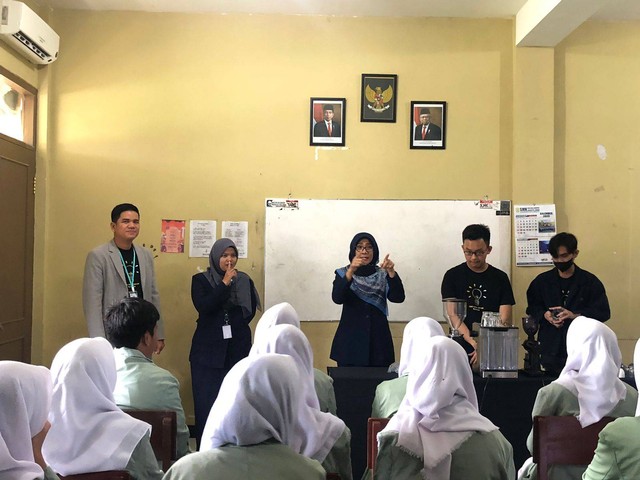 Pembukaan oleh Kepala Sekolah SMK Bina Nusa Mandiri 