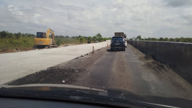 Suasana ruas jalan tol Kayu Agung-Palembang yang rusak, Foto : Istimewa