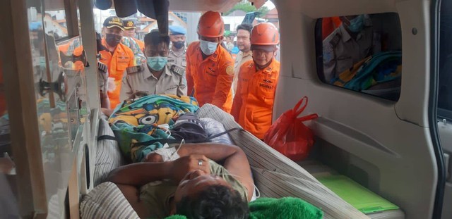 Salah satu korban longsor di Natuna yang dirujuk ke Pontianak untuk perawatan medis lebih lanjut. Foto: Dok Polsek Pelabuhan Dwikora Pontianak