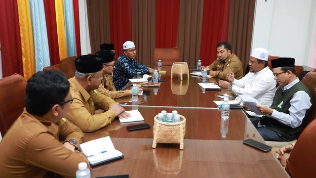 Rapat Bupati Aceh Besar dengan MPU Aceh. Foto: Prokopim 