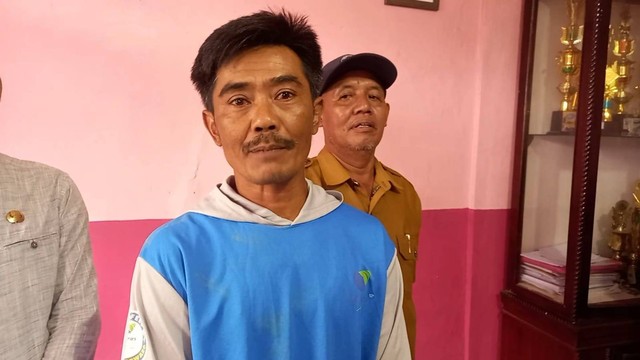 Juju Junaedi (46), suami Kurnaesih, ibu hamil yang meninggal usai ditolak RSUD di Subang.  Foto: Dok Istimewa