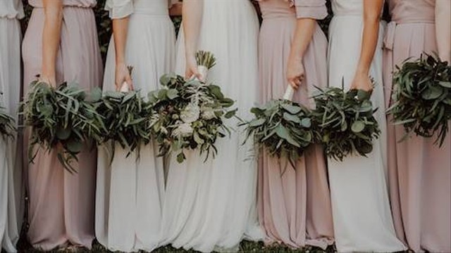 Ilustrasi kata kata bridesmaid, Foto oleh Katelyn MacMillan di Unsplash