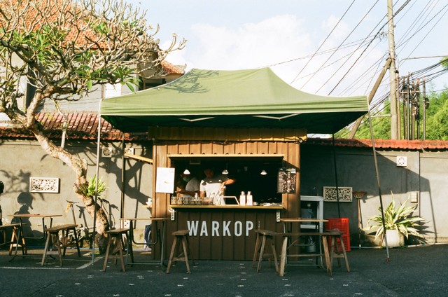 Ilustrasi Tempat Nongkrong Outdoor di Jakarta Pusat. Foto: Unsplash/Imanuel Reza Setyo.