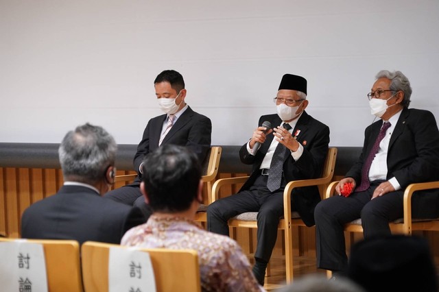 Wakil Presiden Ma'ruf Amin saat memberikan kuliah umum di Universitas Kyoto, Jepang. Foto: BPMI Setwapres