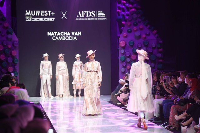 MUFFEST+ 2023 Dibuka, Hadirkan Banyak Jenama Modest Fashion Indonesia. Foto: Akbar Nugroho Gumay/Antara Foto