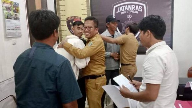 Kasus pencurian 16 tandan buah sawit di Kabupaten Mamuju Tengah berakhir damai. Foto: Polres Mamuju Tengah