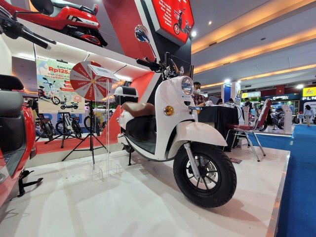 Motor listrik Selis Neo Scootic Foto: Rizki Fajar Novanto/kumparan