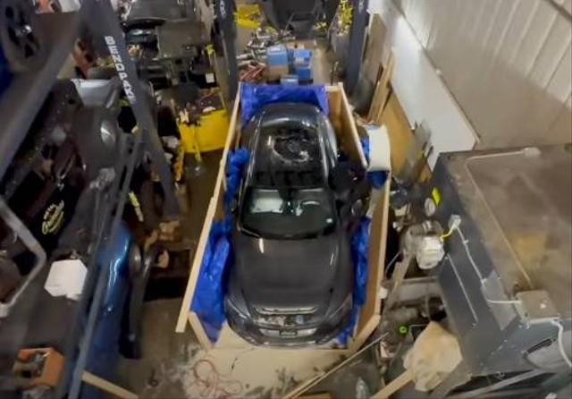 Merendam Mobil Listrik Audi dengan Beras Foto: dok. Youtube/Rich Builders