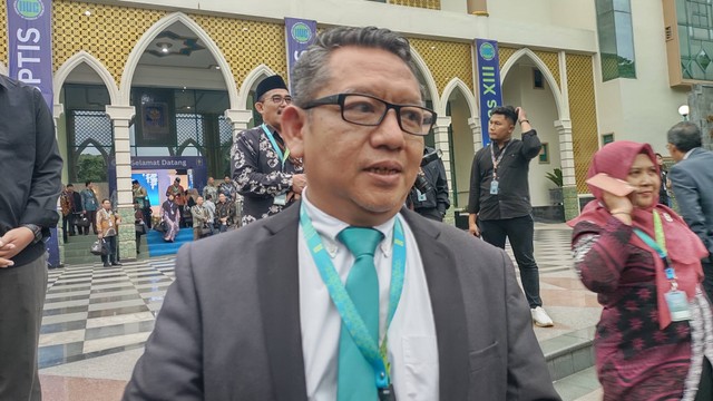 Rektor UII Fathul Wahid ditemui di kampusnya, Rabu (8/3/2023). Foto: Arfiansyah Panji/kumparan