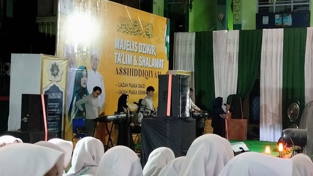 Foto merupakan dokumen pribadi penulis saat menghadiri kegatan majlis dzikir, ta'lim dan sholawat di Pesantren Asshiddiqiyah Jakarta, Sabtu, 04/03/2023.