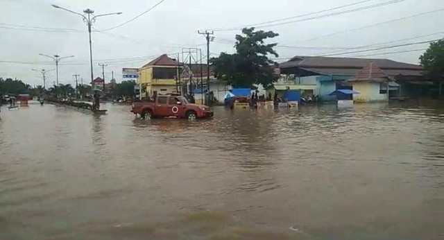 Banjir di Pasar Sukadana, Lampung Timur. Foto: Ist