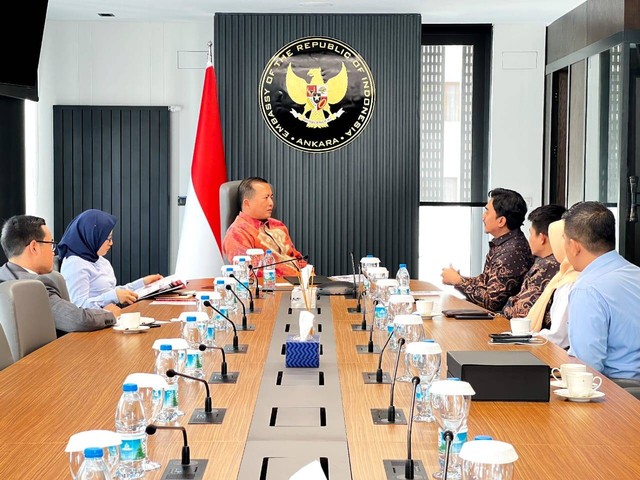 Pada agenda tersebut, Direktur Eksekutif Forum Zakat, Agus Budiyanto melaporkan kontribusi lembaga zakat anggota Forum Zakat untuk gempa Turki, pada selasa (7/3).
