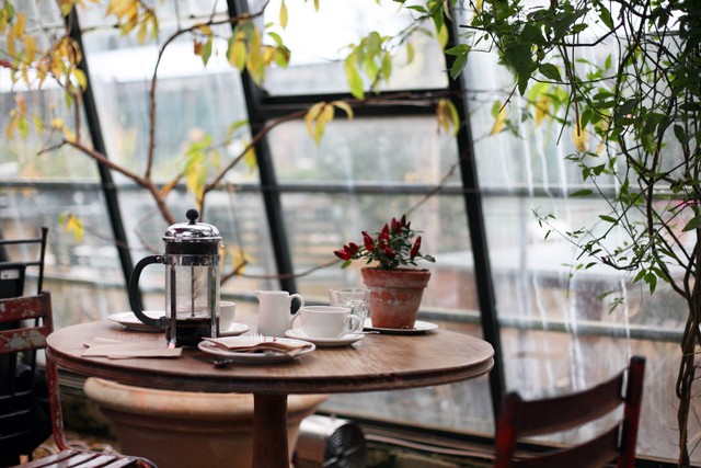 Ilustrasi Cafe di Bromo dengan Pemandangan yang Indah. Foto: Unsplash/Kris Atomic..