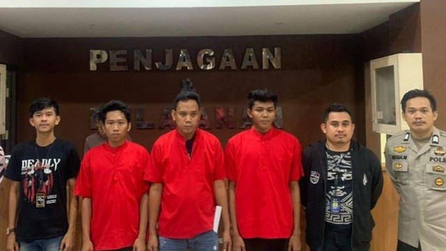 Tim Cybercrime Polda Sulsel tangkap pelaku pinjol ilegal di Sindrap, Sulsel. Foto: Dok. Istimewa