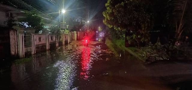 Dangkalnya saluran air penyebab banjir di Jalan Pembangunan A Way Dadi, Sukarame, Kota Bandar Lampung, Lampung sumber foto:  Muhammad Rendi 