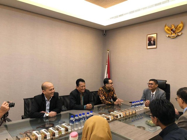 Radyan Dananjoyo, S.E., M.M., M.Sc., Ph.D beserta Faris Al Fadhat, S.IP, M.A., Ph.D. mengunjungi Kamar Dagang & Ekonomi Indonesia di Taipei,Taiwan.