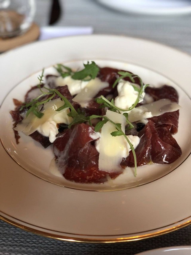 Bresaola con Stracciatella di Mozzarella. Foto: Adhie Ichsan/kumparan