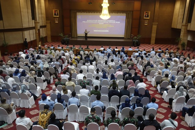 Penyampaian Keynote Speech oleh Kepala Kanwil Ditjen Perbendaharaan Provinsi DKI Jakarta dalam acara Executive Briefing dan Anugerah Kinerja Pelaksanaan Anggaran Tahun 2022 oleh KPPN Jakarta V