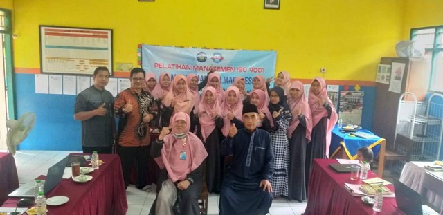 Foto Bersama Usai Pelatihan Manajemen Mutu. Foto Dok.Humas UNIMUGO