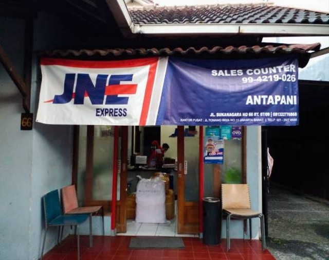 Gerai JNE Express di kota Bandung, Foto: Hilda. P