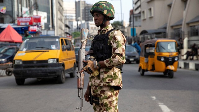 Tentara Nigeria yang sedang berjaga Foto: REUTERS