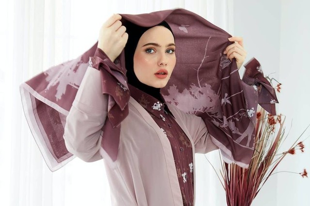 Ilustrasi hijab dengan bahan voal premium. Foto: Pexels.com