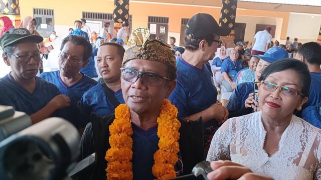Menkopolhukam Mahfud MD usai menghadiri Bantuan Sosial Ikatan Alumni Universitas Islam Indonesia di Bali, Jumat (10/3). Foto: Denita BR Matondang/kumparan