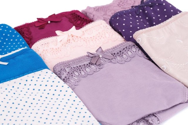 Bahan Celana Dalam yang Mudah Menyerap Keringat dan Air. Foto: Shutterstock