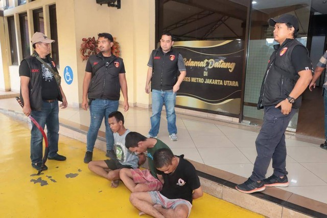 Unit Resmob Satreskrim Polres Metro Jakarta Utara menangkap 3 pelaku begal sepeda motor.  Foto: Dok. Istimewa