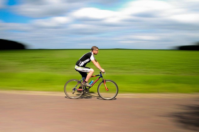 Ilustrasi 5 tips bersepeda agar nafas kuat untuk bikers pemula. Sumber: Skitterphoto/pixabay.com