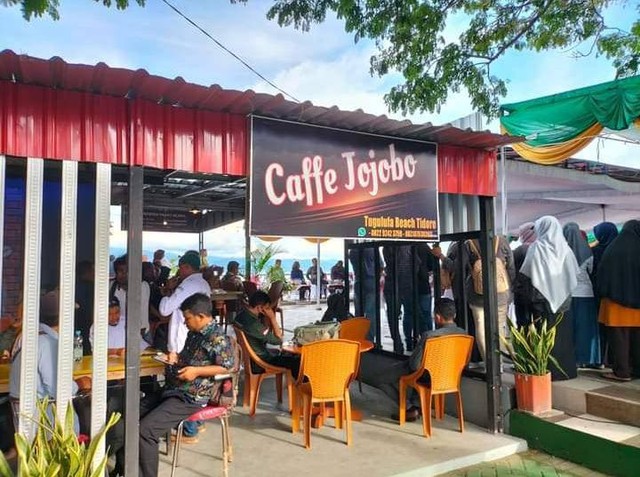 Suasana Coffee Jojobo di kawasan kuliner Tugulufa dalam momentum Sail Tidore. Foto: Istimewa