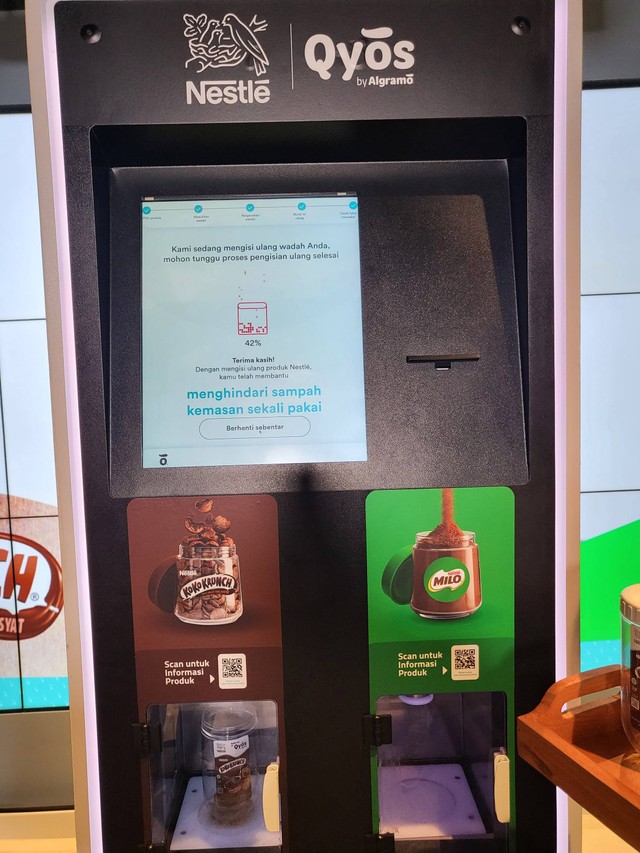 teknologi mesin isi ulang Nestle x Qyos dapat mendukung pemerintah untuk mendorong masyarakat dalam mengurangi penggunaan kemasan. Foto: Nabilla Fatiara/kumparan