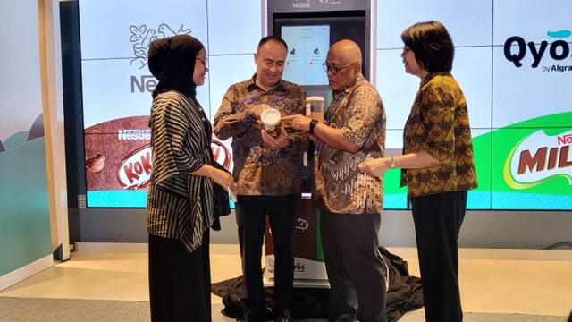 Nestle Indonesia berkolaborasi dengan Qyos meluncurkan studi pasar kemasan isi ulang kedua. Foto: Nabilla Fatiara/kumparan