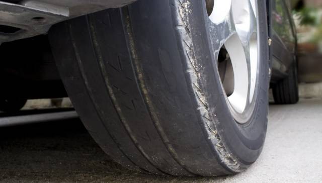 Cara mengatasi setir mobil berat tanpa power steering. Foto: Shutterstock