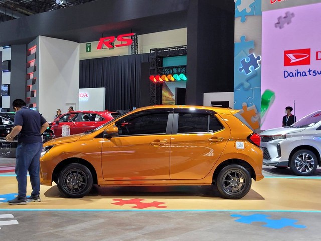 Daihatsu Ayla generasi kedua di pameran Jakarta Auto Week. Foto: Rizki Fajar Novanto/kumparan
