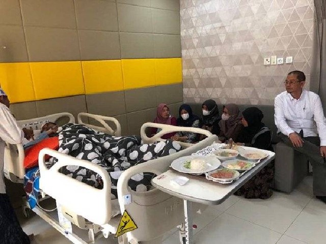 Pj Bupati Aceh Timur, Mahyuddin, menjalani perawatan di Rumah Sakit Umum Daerah (RSUD) Zainoel Abidin, Banda Aceh. Dok, istimewa