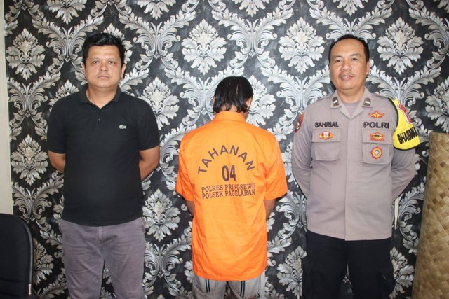 Pelaku persetubuhan terhadap anak kandungnya berhasil ditangkap. | Foto: Dok Polres Pringsewu