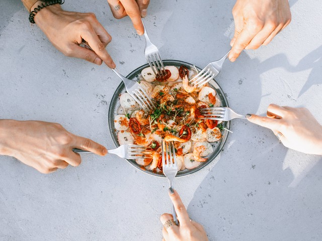 Ilustrasi Tempat Makan di Serang yang Enak dan Murah, Foto: Pexels/ROMAN ODINTSOV