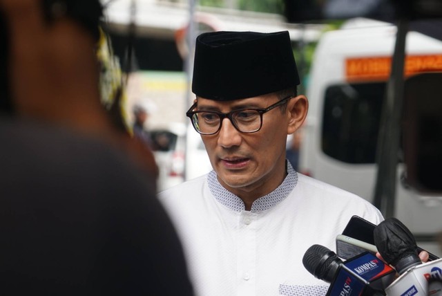 Menparekraf Sandiaga Uno di kediaman KSP Moeldoko, Jakarta, Minggu (12/3).
 Foto: Iqbal Firdaus/kumparan